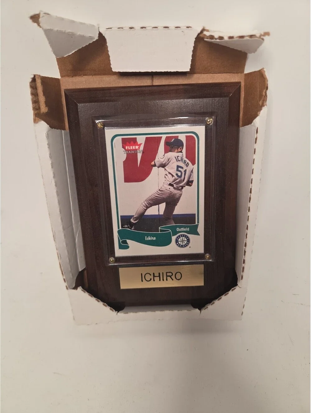 2004 Fleer Tradition - Ichiro Suzuki #77 Wall Plaque